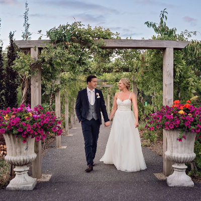 Oriental Garden Couple