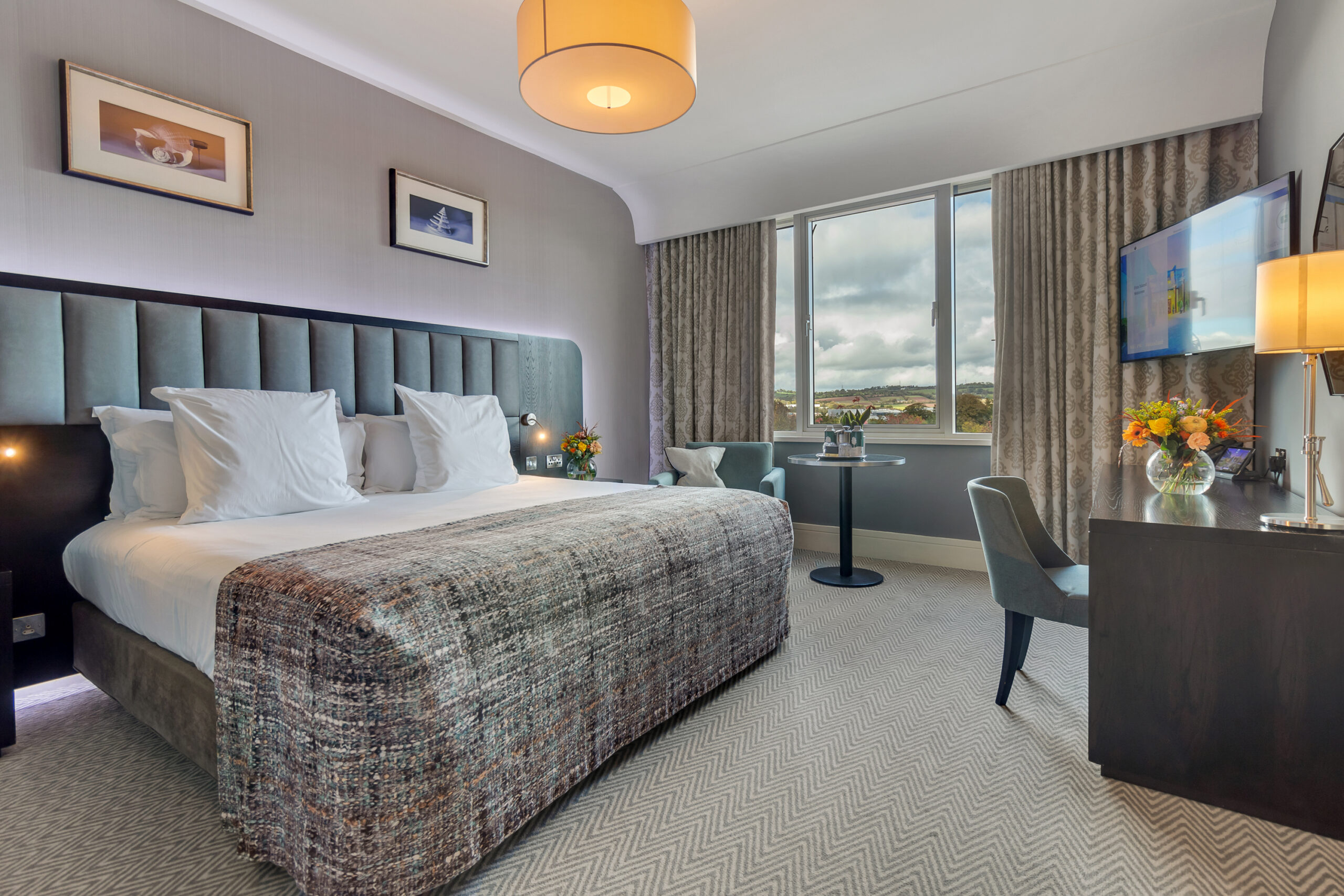 Junior suite bedroom image