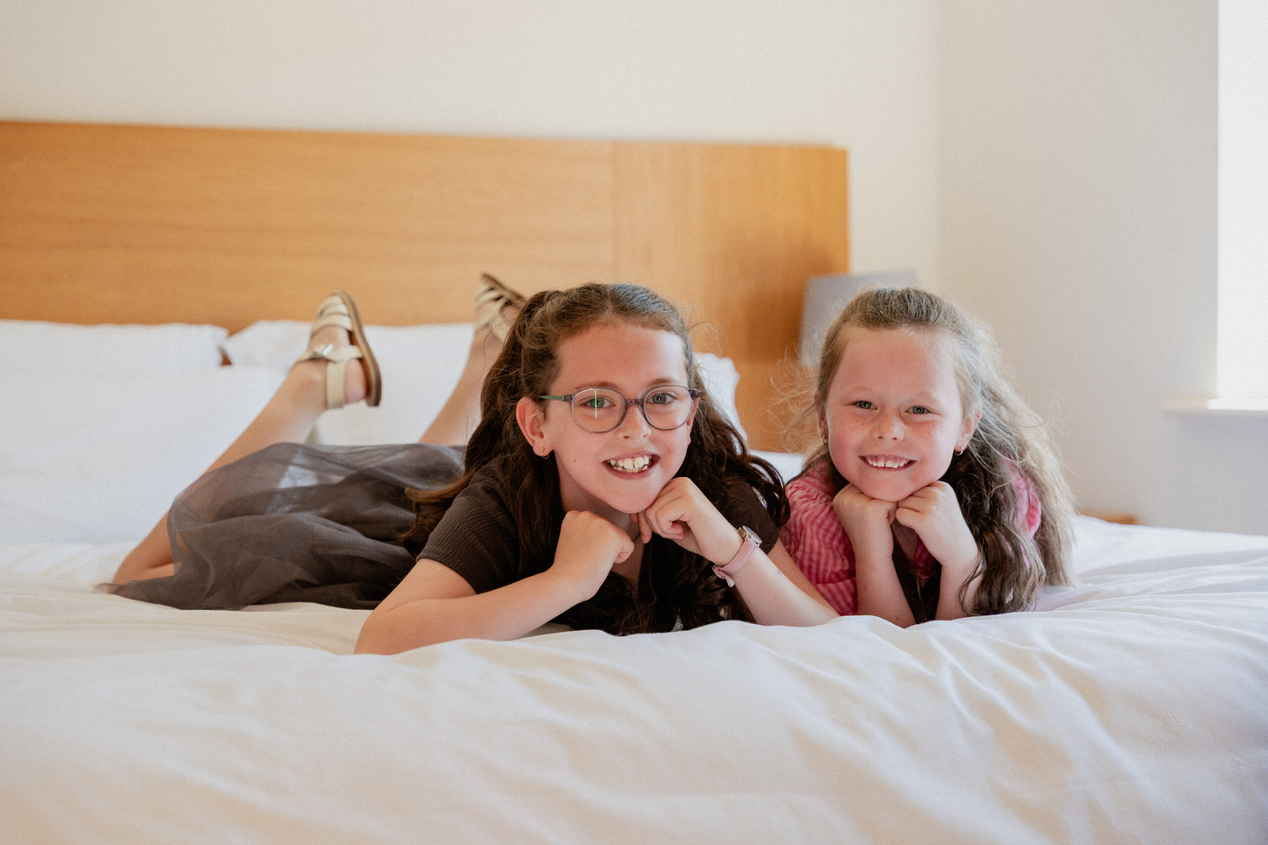 Children in bedroom image at self catering lodge