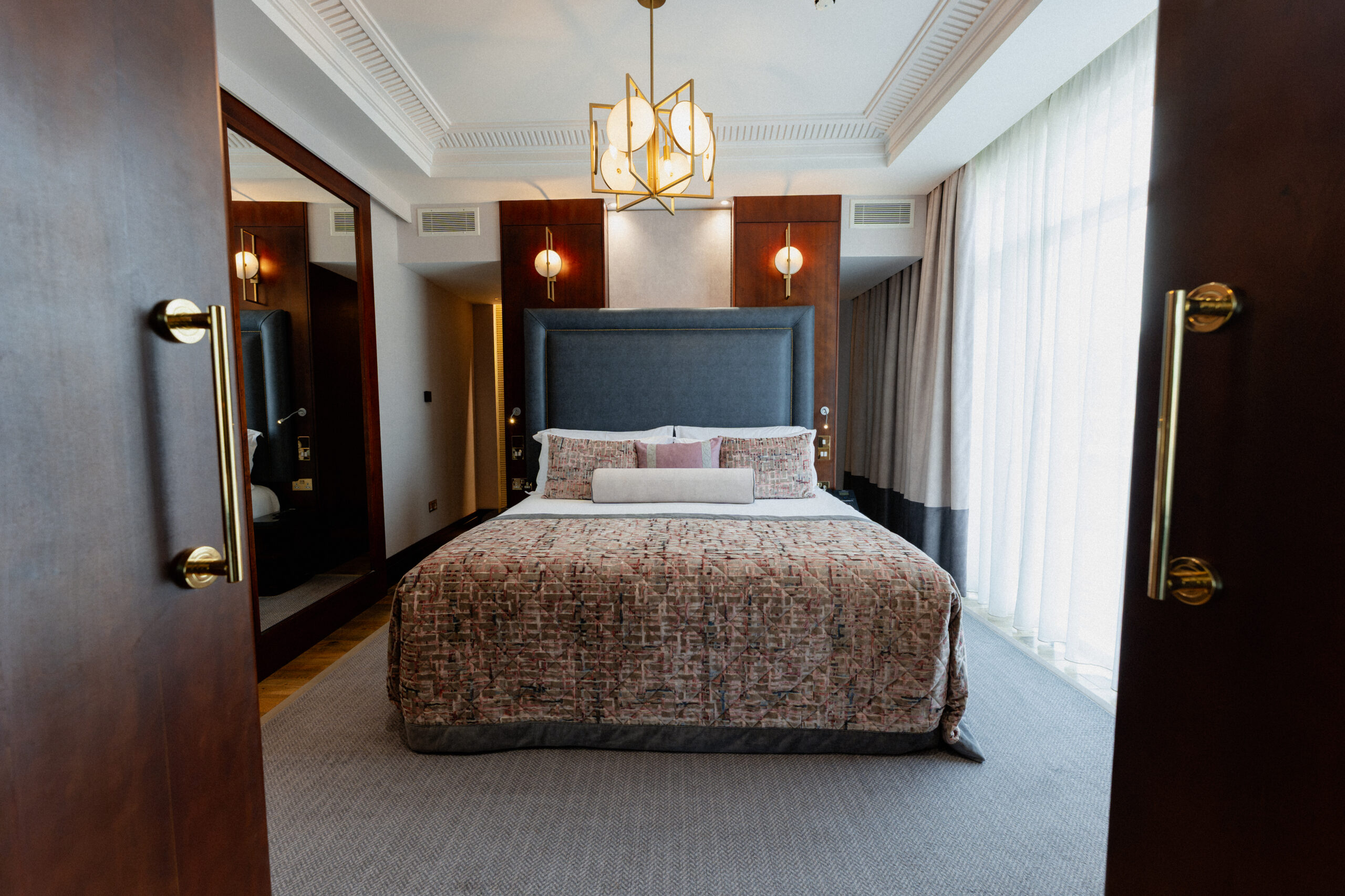 Honeymoon suite bedroom wide image