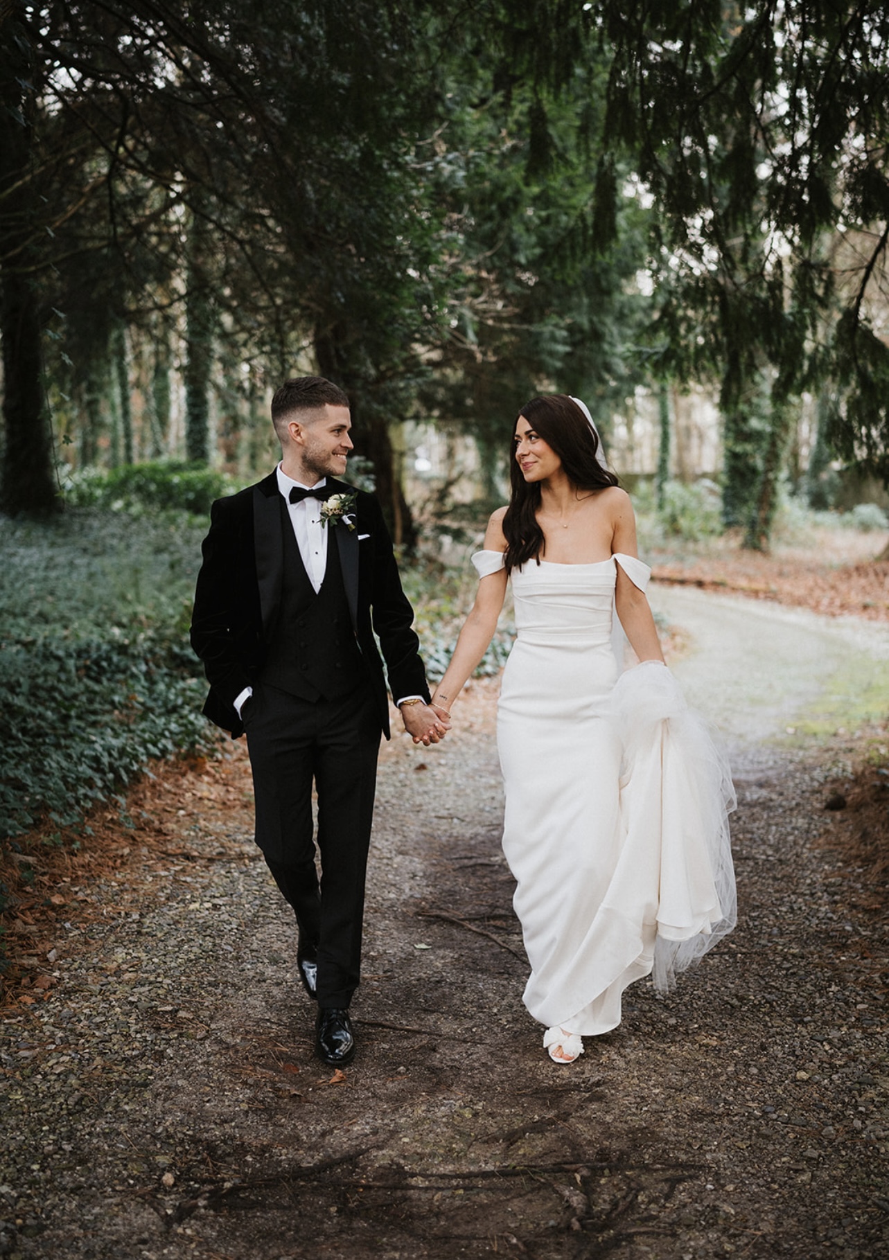Winter wedding couple in woodland