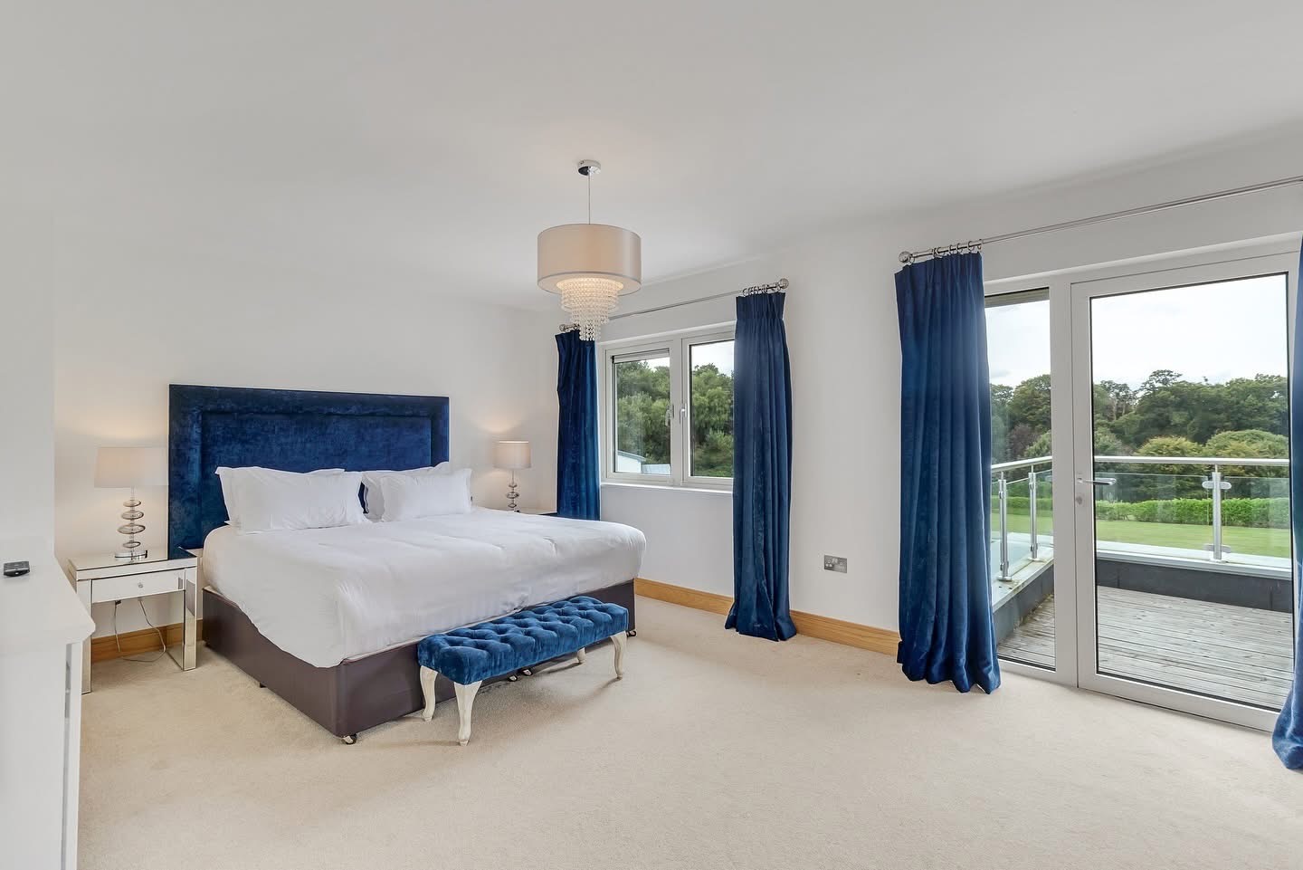 Master bedroom image in Fuchsia lodge