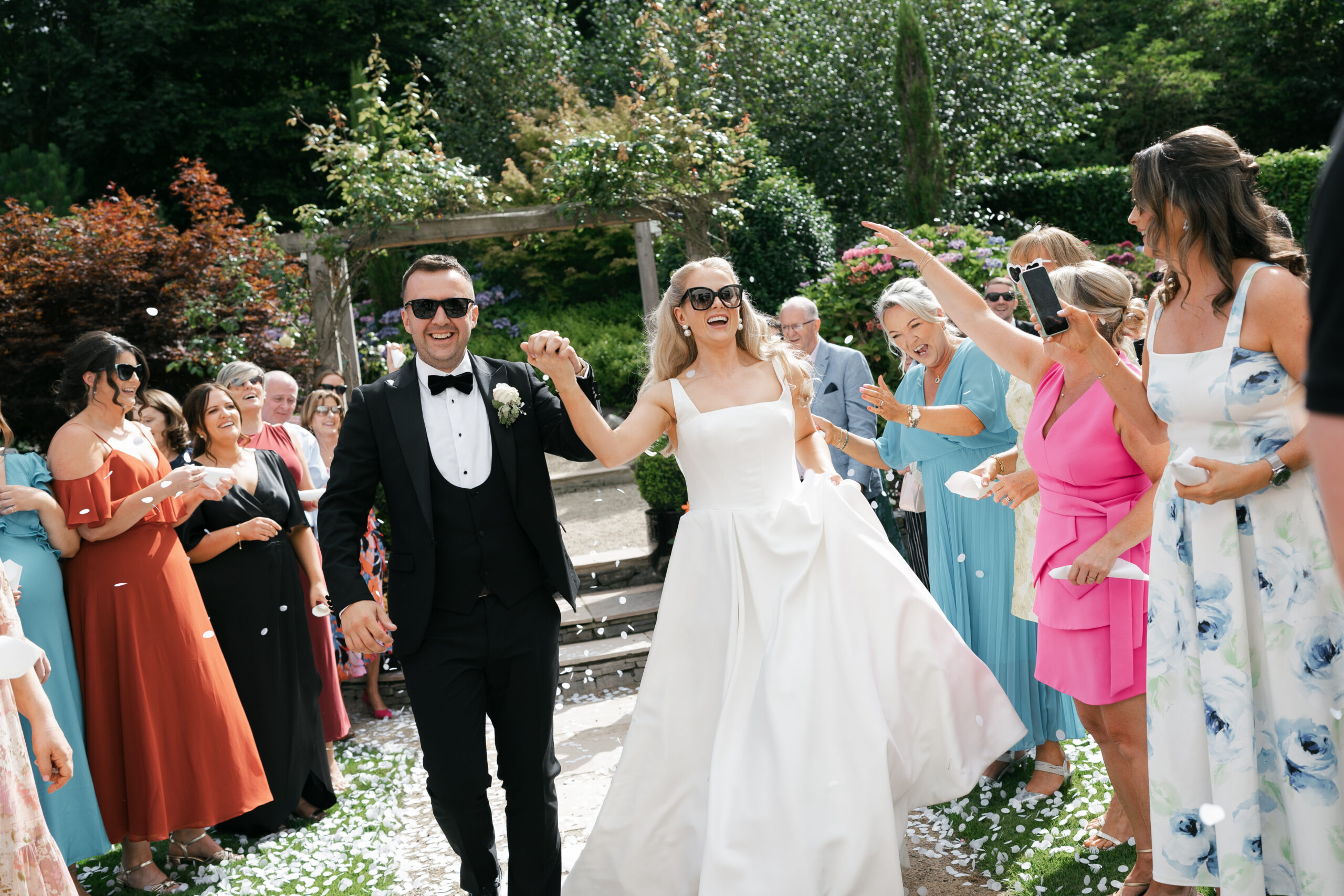 Wedding couple with sunglasses in the Smith Barry garden